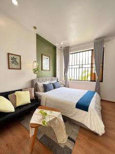 Nhà 3 Phòng Ngủ (Three-Bedroom House)