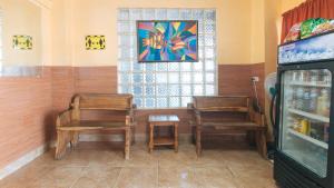 RedDoorz at Elegance Guest House near NAIA T3