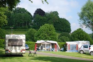 Campings Camping Du Perche Bellemois : photos des chambres