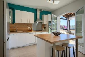 Maisons de vacances 06Q - Biot beautiful provencal villa with swimming pool : photos des chambres