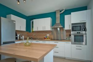 Maisons de vacances 06Q - Biot beautiful provencal villa with swimming pool : photos des chambres