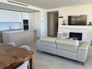 Panoramic views in Palo Alto, Marbella with Preferred Rates for extended Stays