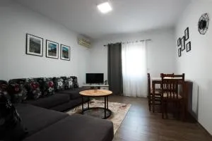 Paro's Daily Apartment - Kardhiqi