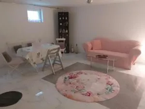 Durchreisestop mit Kinder am außergewöhnlichen Spitzboden mit Autobetten und Bad ,Küche im Souterain - Deining