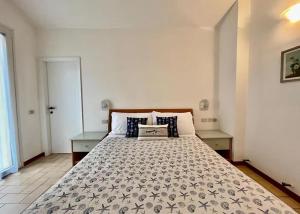 ATTICO VISTA MARE con 2 camere da letto -Residence azzurro-G