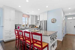 Ocean Breezes 4 Bedroom 4 Bath with Amenities