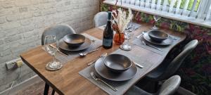 The Hideaway ll private garden Quiet Central