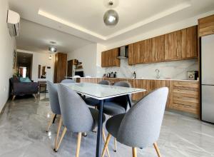 Al-Andalus, Chic Central Rooms