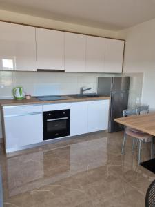 Apartments Donadic II, Caska 