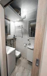 Nowoczesne Studio z ogrodem i parkingiem