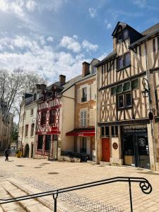 Appartements Orleans Centre - LOVE ROOM - Good Vibes Only BY PRIMO C0NCIERGERIE : photos des chambres