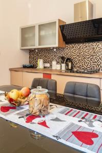 Luxurious, spacious & bright with 2 parking spots