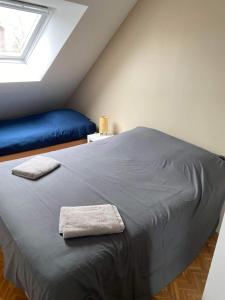 Eléonore, F2 en duplex avec cour commune et proche de la mer, 3