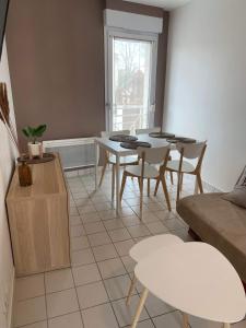 Eléonore, F2 en duplex avec cour commune et proche de la mer, 3