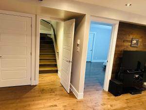 Urban Retreat - 2 Bedroom, 3 Beds, 6 Guests, Free Parking