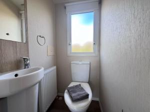 Modern & Blissful Beach Park Holiday Home in Dovercourt, Essex,