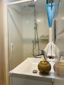 Maisons d'hotes Twenty Rent : Chambre Double - Vue sur Piscine