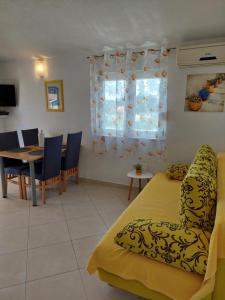 Apartments MARKO-Sevid-20m from the beach