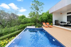 Villa with Minimalist Design & Scenic Deck with Private Infinity Pool and Jungle Views
