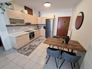 Zen zone apartment-free parking-290m to the beach