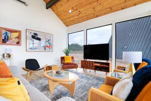 Cozy Hill Country Cabin