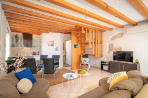 Stonehouse 22 - ZF Hvar