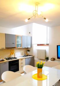 Old Town Apartment with Terrace - Live Love Lake