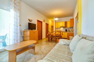 Apartments with a parking space Mali Losinj (Losinj) - 8026