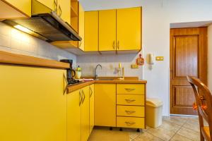 Apartments with a parking space Mali Losinj (Losinj) - 8026