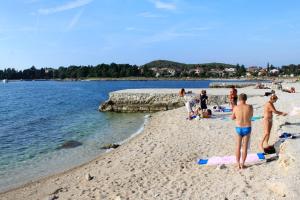 Apartments and rooms with parking space Rovinj - 23148 