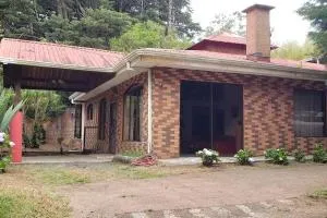 Casa Bonilla El Tirol Heredia CR - Alto del Roble