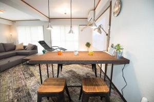 Shinjuku 3 min walk from station #projector #OH2