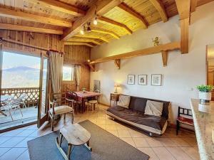 Appartement 3 pièces tout équipé avec balcon et box fermé, à 1,2 km du centre de Combloux - FR-1-560-141