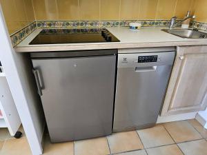 T2 climatisé à 100m de la mer avec piscine et parking - FR-1-768-88