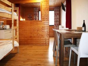 Studio cosy 4 pers, Les Orres 1650, skis aux pieds - FR-1-322-609