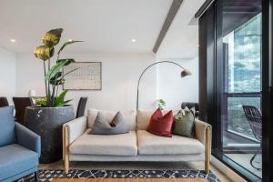 VAQUAY Blanc In Southbank