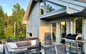 3 Bedroom Amazing Home In Risør - Gjeving