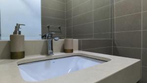 Hermoso departamento con piscina, gimnasio, sala parrillas