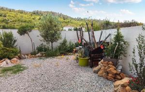 Maisons de vacances 2 Bedroom Cozy Home In Saint Chinian : photos des chambres