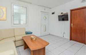 Stunning Apartment In Nin