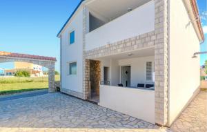 Stunning Apartment In Nin