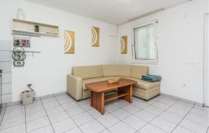 Stunning Apartment In Nin