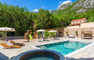 Awesome Home In Bribir With Jacuzzi