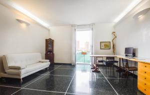 4 Bedroom Cozy Apartment In Genova