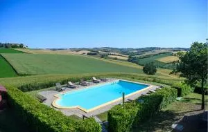 9 Bedroom Gorgeous Home In Cingoli - 卡斯泰莱门多