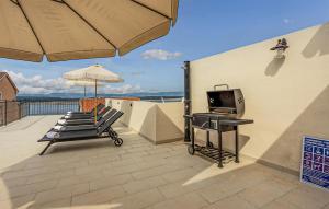 Beach Front Apartment In Dramalj With Wifi