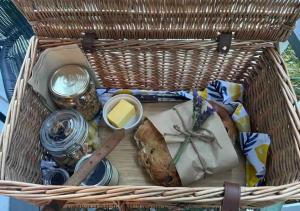 Wattle Creek Studio with Breakfast Basket