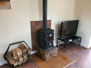 Rural Peak District retreat in Little Hayfield One bedroom self contained property Dogs welcome