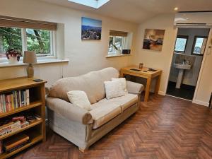Rural Peak District retreat in Little Hayfield One bedroom self contained property Dogs welcome