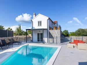 Angelica Comfortable holiday residence 